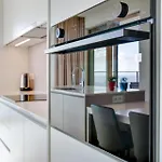 Апартаменти La Brisa - Luxe, Balcony And Stunning Views - Free Parking *