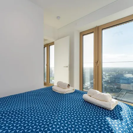 La Brisa - Luxe, Balcony And Stunning Views - Free Parking