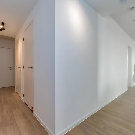 La Brisa - Luxe, Balcony And Stunning Views - Free Parking *