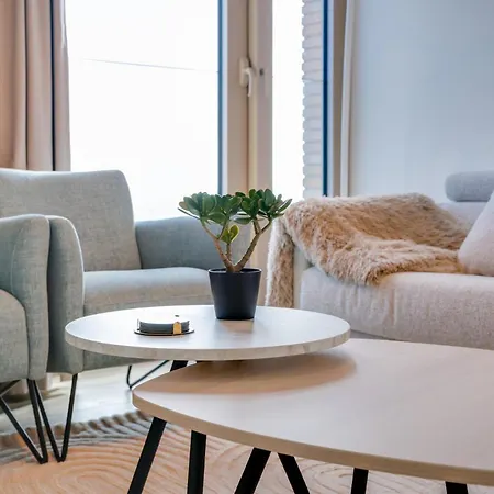 La Brisa - Luxe, Balcony And Stunning Views - Free Parking Apartment *