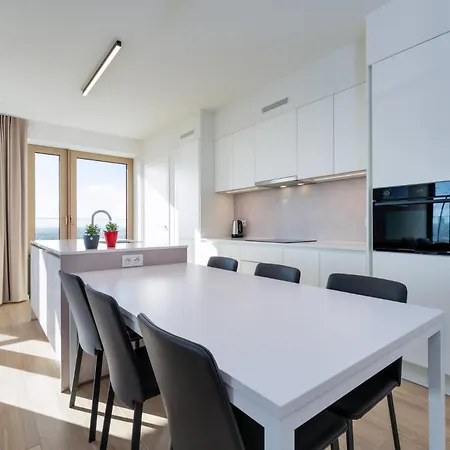 Appartamento La Brisa - Luxe, Balcony And Stunning Views - Free Parking *